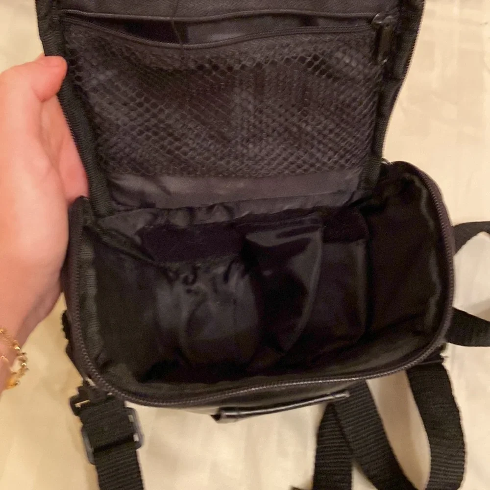 Canon Digital REBEL EOS XT camera with travel bag battery charger USB chord